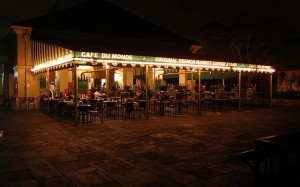 640px-Cafe_Du_Monde2 Cafe Du Monde at Night, Beware Vampires and Marketing. Picture by Robfromabove, Creative Commons License